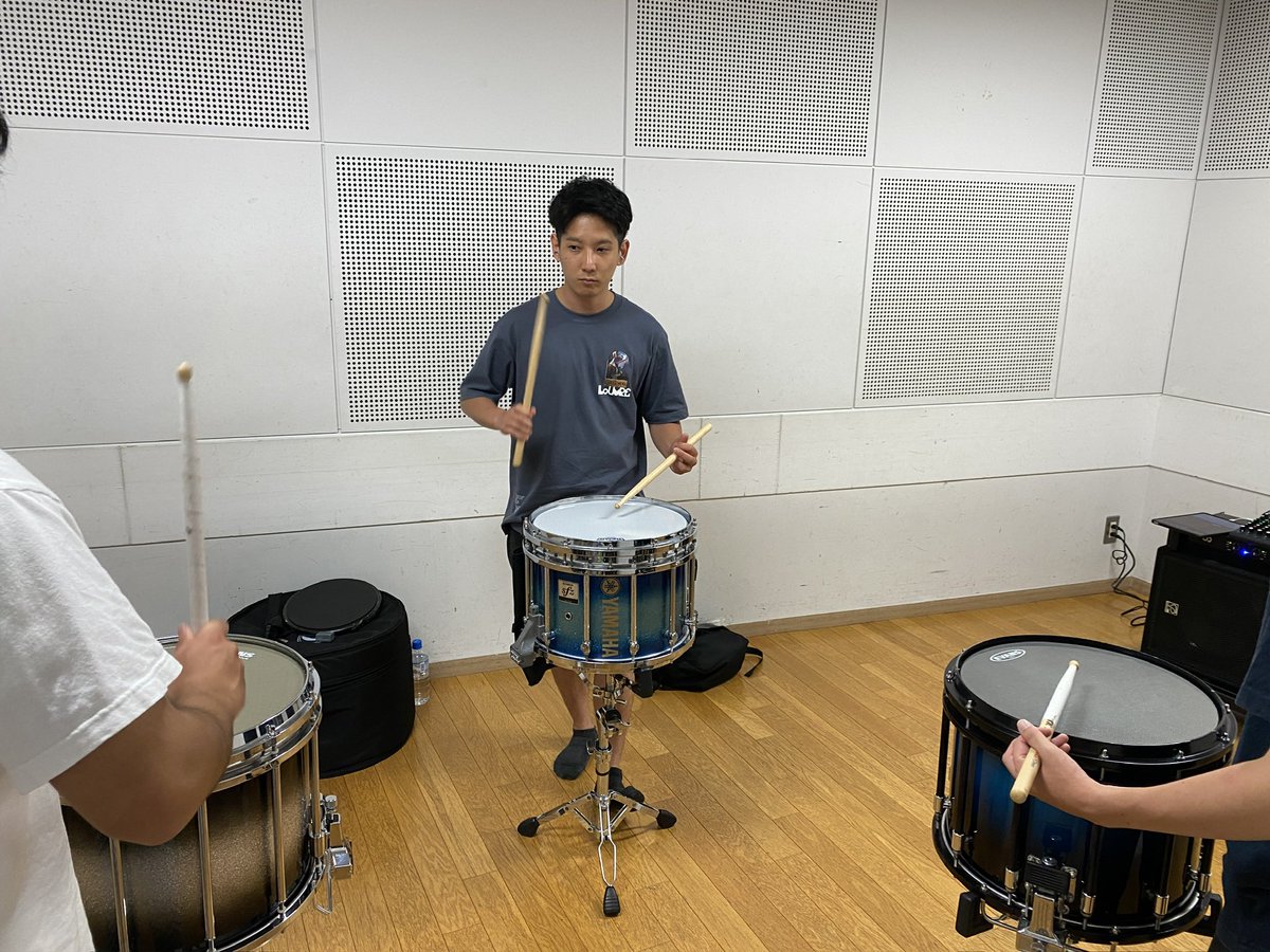 【グループレッスン&amp;個人レッスン🐨🌱】

下里先生のマーチングドラムレッスンやってます🔥🥁🔥

技術の向上を考えている方🤔
運動不足解消を考えている方💪

お気軽にご連絡ください☝️😉✨