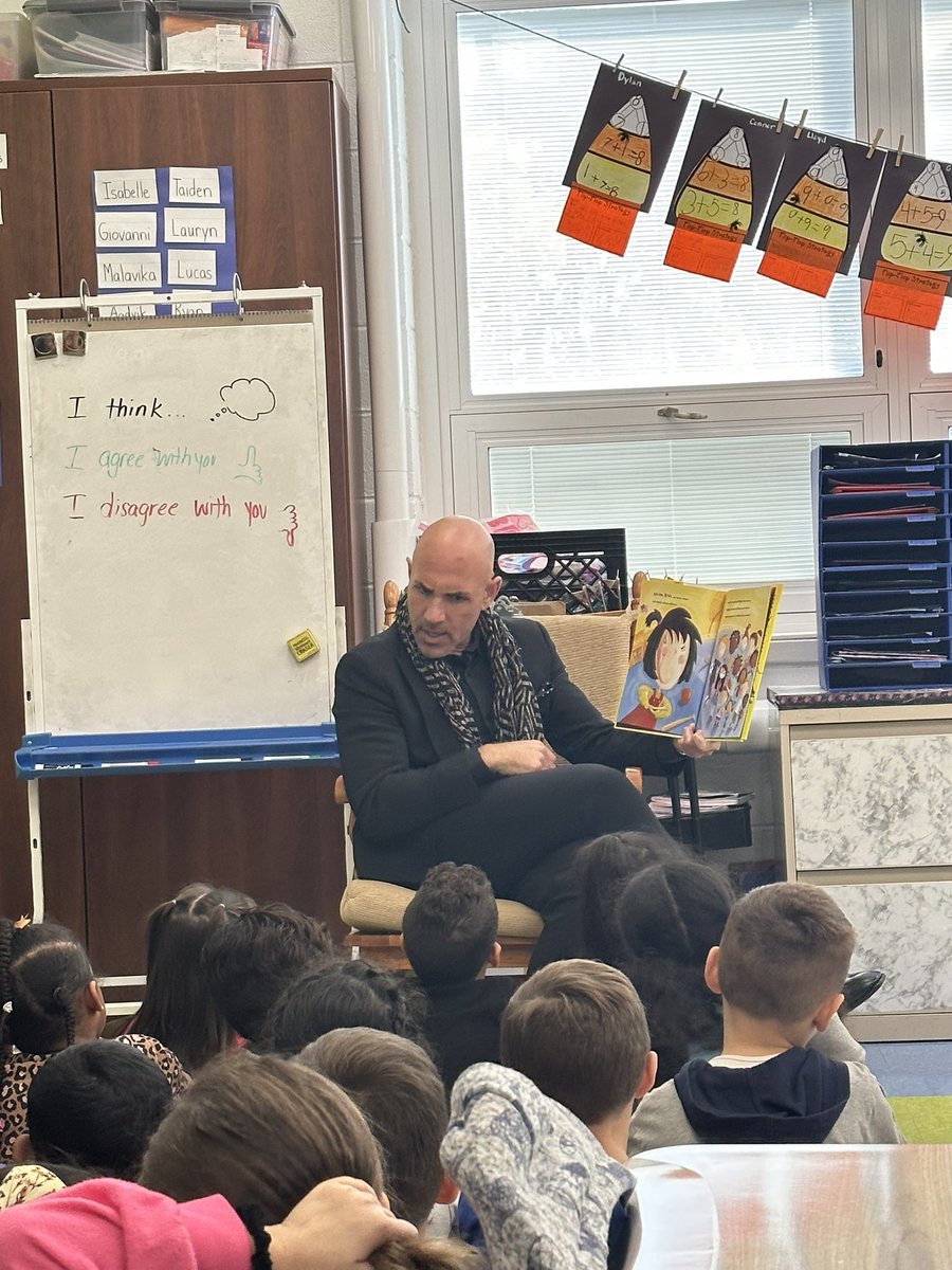 Today we collaborated with Erik from The Living Literary Network 📖📚 We explored how to integrate a range of reading strategies into a read aloud. We discussed helping students see and experience reading as a meaning-making process. @ashleylopez210 @NicoleMusarra @CMSmtolive