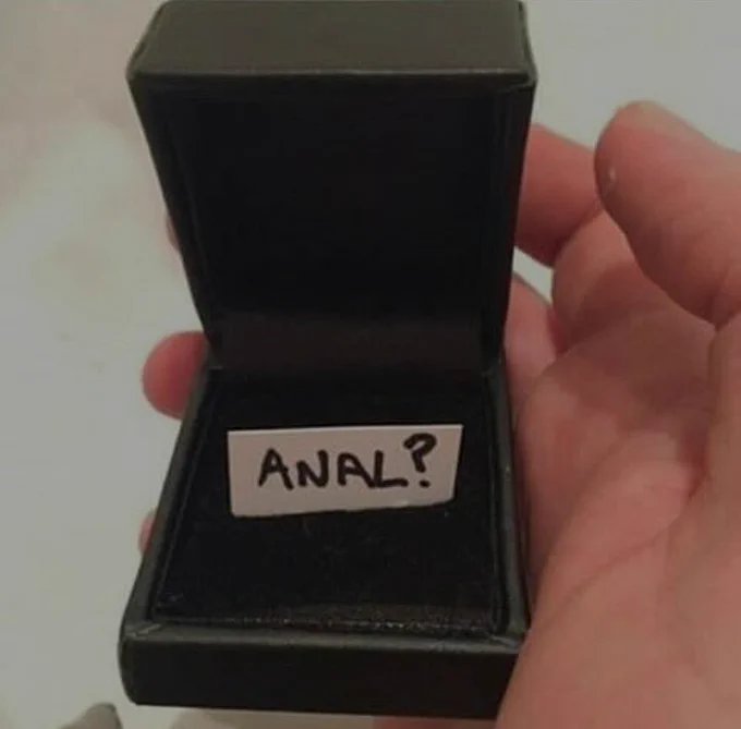 *El hechicero le hace una propuesta a la lectora, esperando que está acepte* 

۝ • Ante todo la educación cierto?~ ♡