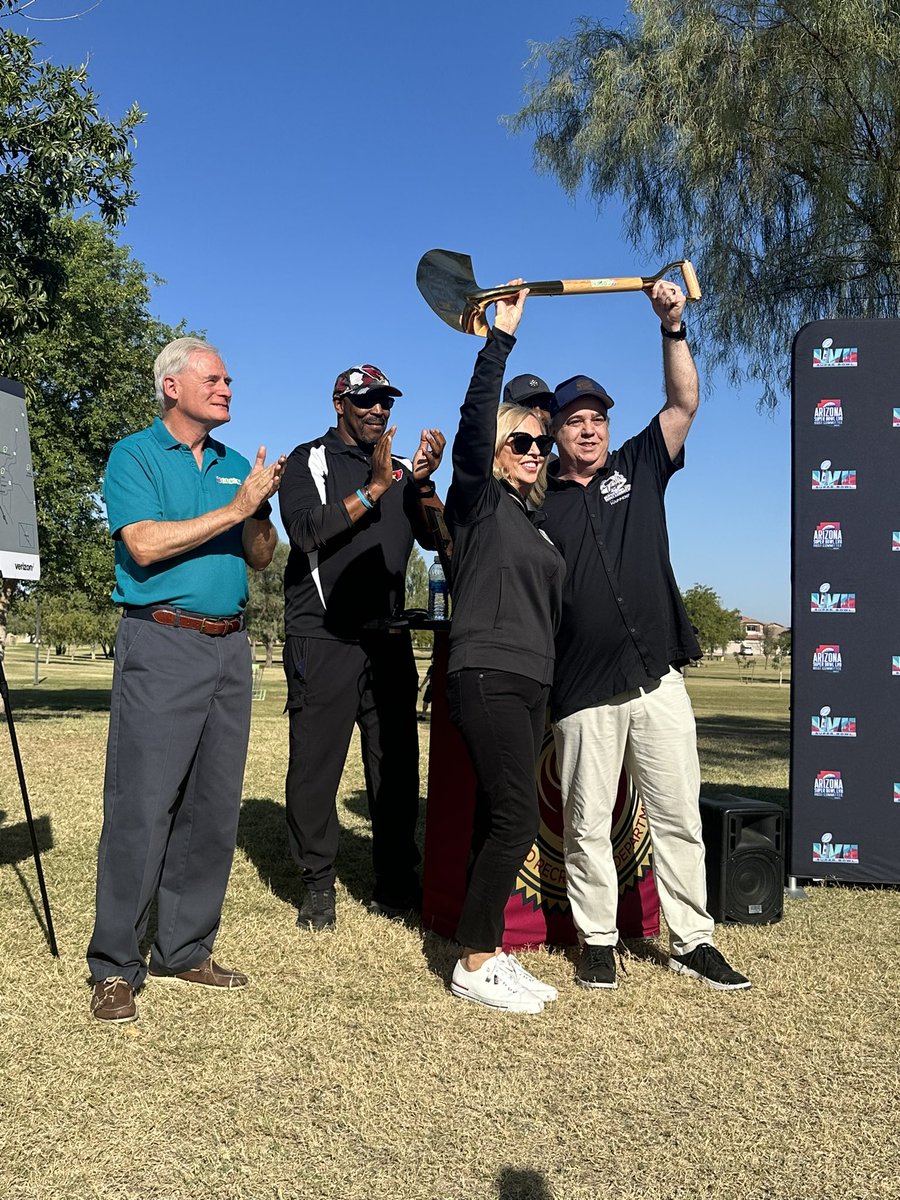 CWAnnOBrien's tweet photo. Today, we pass the 'golden shovel' to Las Vegas, where Super Bowl 2024 will be held. Excited for Las Vegas to embark on their green projects and continue the mission of mitigating the environmental impact. Together, we're making a difference! #nflgreen https://t.co/DBpFRlP46h