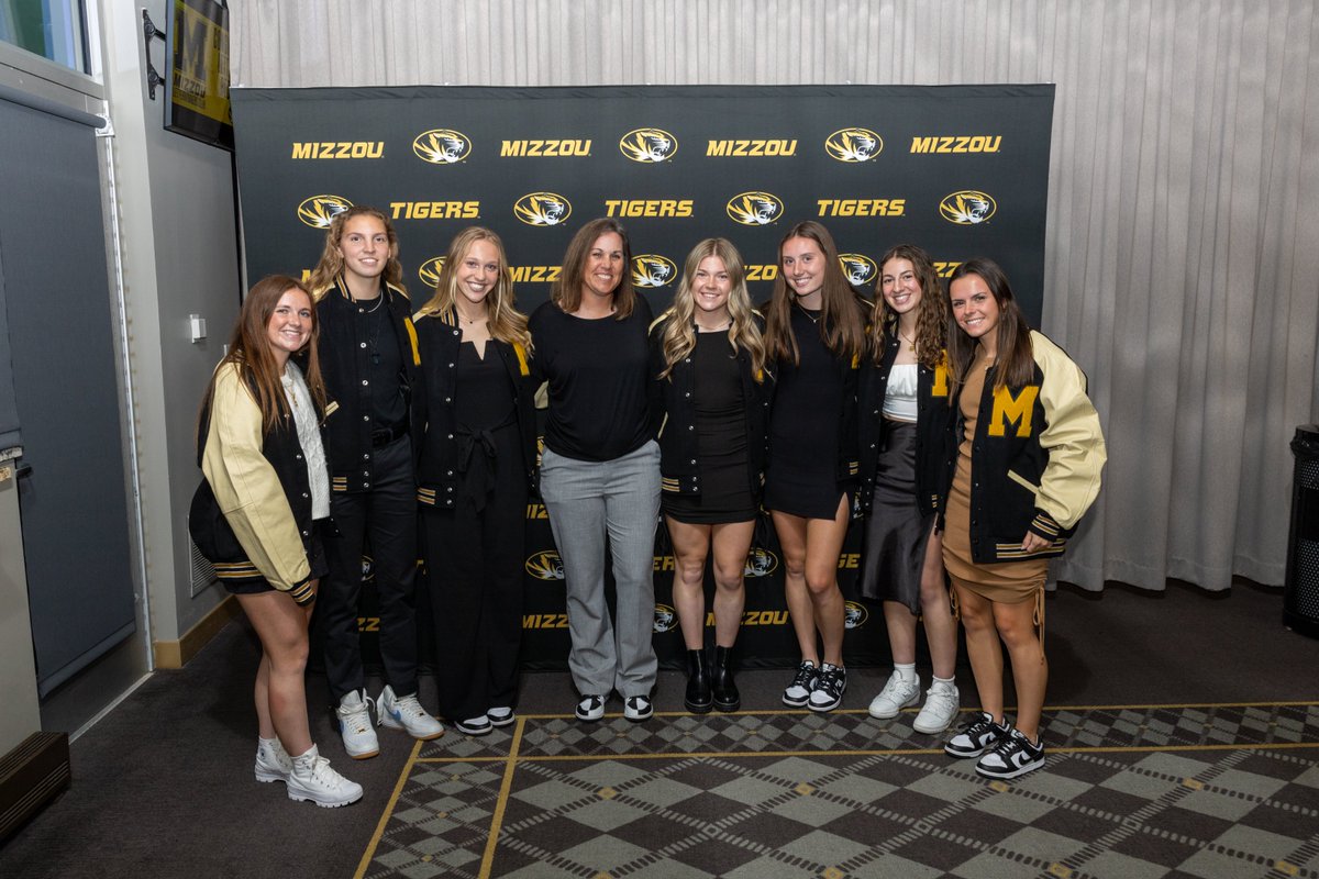 Honoring our newest Letterwinners 👏

#MIZ🐯 #TakeTheStairs⚽️