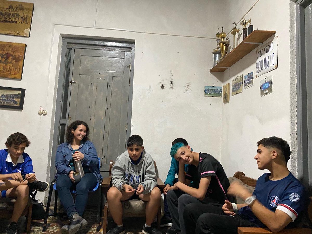 sportivominas's tweet photo. 🫂 Tercer taller del equipo psico-social y formativas
Una tarde lluviosa intercambiando experiencias, pensando y generando reflexiones sobre la adolescencia en la vida, en la cancha y en el club.
No todo es fútbol, pero todo es colectivo.
#SportivoEsMinas 🏴 #IdentidadAzul https://t.co/hZhYvc2gQV