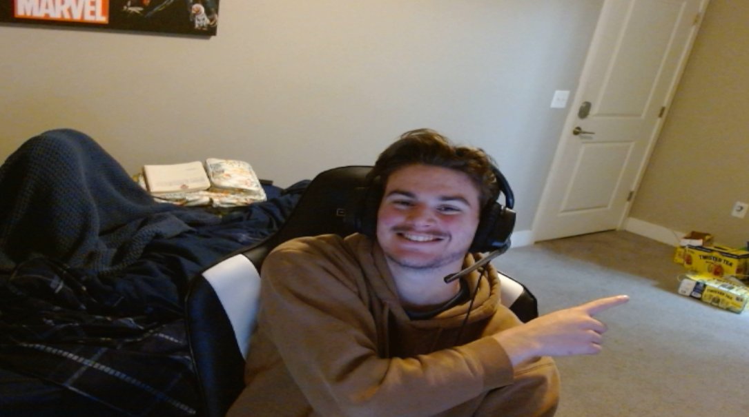 RetnuhLIVE's tweet photo. @TwistedTea https://t.co/7vNQqEJSwv

I get absolutely twisted every stream + got the background decorations to support that.
If I get picked will shotgun an entire pack on stream FOR THA BOIS https://t.co/Ix4Rar3Cg9
