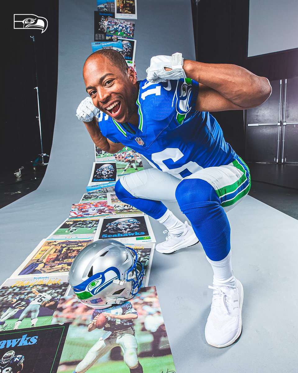 Seahawks's tweet photo. 90s fitted. https://t.co/EGKAHTgwG6