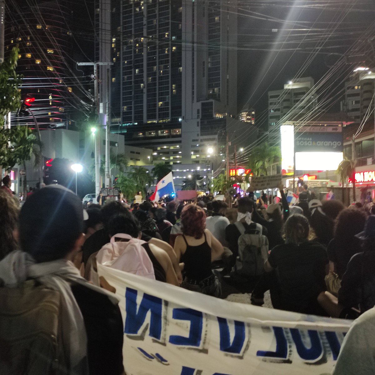 raulconte10's tweet image. Atrás quedaron los días en que los medios cubrían las manifestaciones 😂😂

Pero, que bueno que existen las redes sociales para que todo mundo se enteren que la gente está en la calle y aquí nos quedamos.