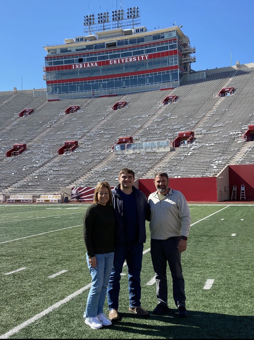 Smitty_Caleb's tweet photo. Big thanks to @CoachMTomei and @Ebeathea for the wonderful visit and the offer. @IndianaXCTF #gohoosiers https://t.co/4oAT4tIBEu