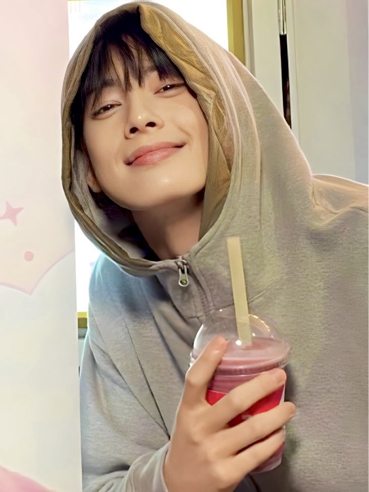 Xiaoying_Eng's tweet photo. 👦🏻🥤

#차은우 #CHAEUNWOO #ウヌ
 #ชาอึนอู https://t.co/l9xUxRM2sm