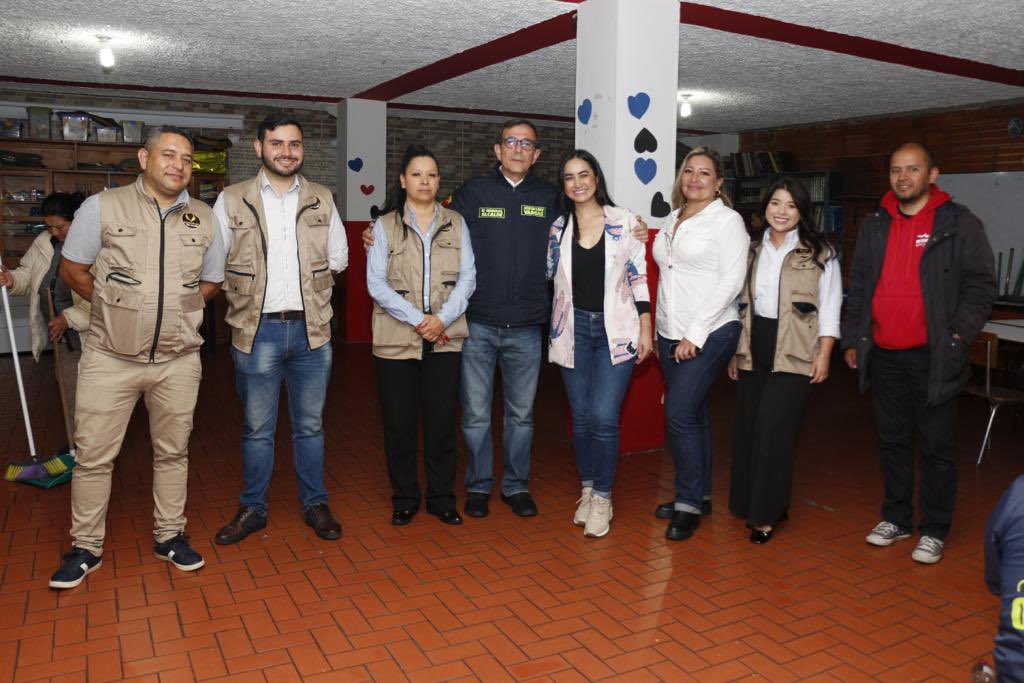 ElGeneralVargas's tweet photo. Afectuoso saludo a toda la comunidad de El Codito, en #Usaquén. Las obras sociales en favor de nuestros adultos mayores impulsadas por la iglesia y los líderes son maravillosas. Las vamos a ampliar y fortalecer.
#JorgeLuisVargas
#ElGeneralAlcalde
#PrimeroEnElTarjetón https://t.co/BO0NjgRSwe