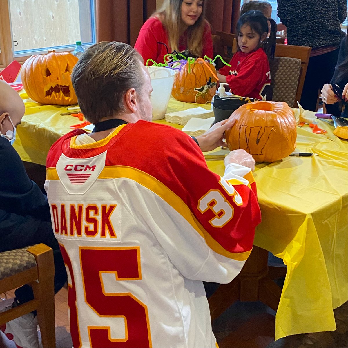 Oscar Dansk and Ben Jones were out carving pumpkins with the kids at the Ronald McDonald House earlier today. 🎃