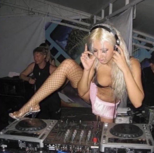 pyperxox's tweet photo. how i feel putting a song on my ig story https://t.co/7LNRaihw8k