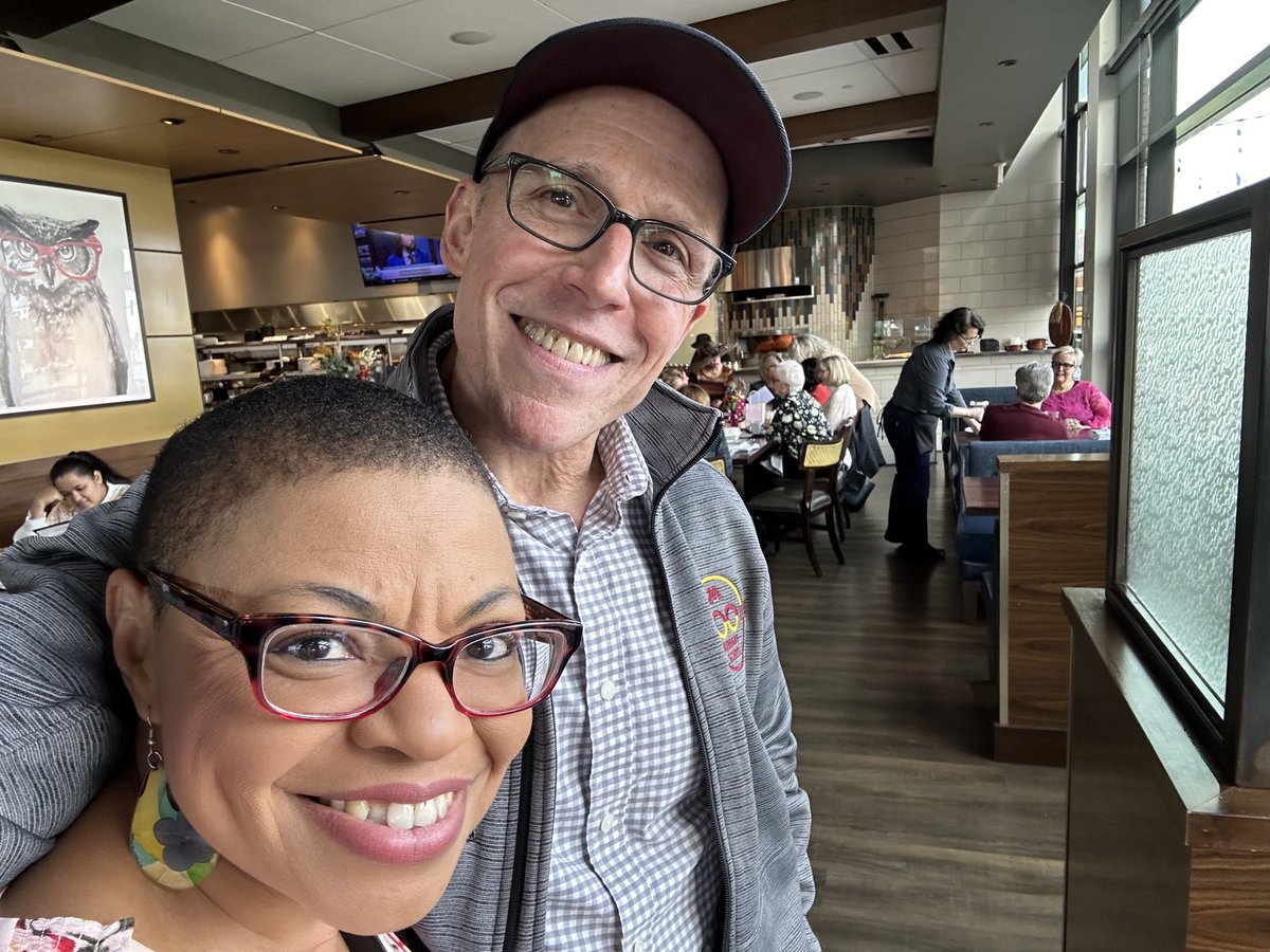 Wonderful lunch and even better conversation today with ⁦@ShelettaIsFunny⁩ #ShelettaMakesMeLaugh