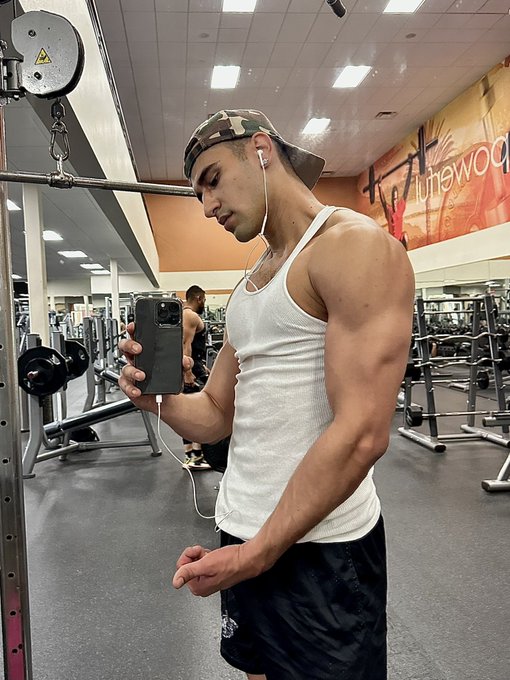 Who wants to get put to sleep? https://t.co/sAGFxzHatm