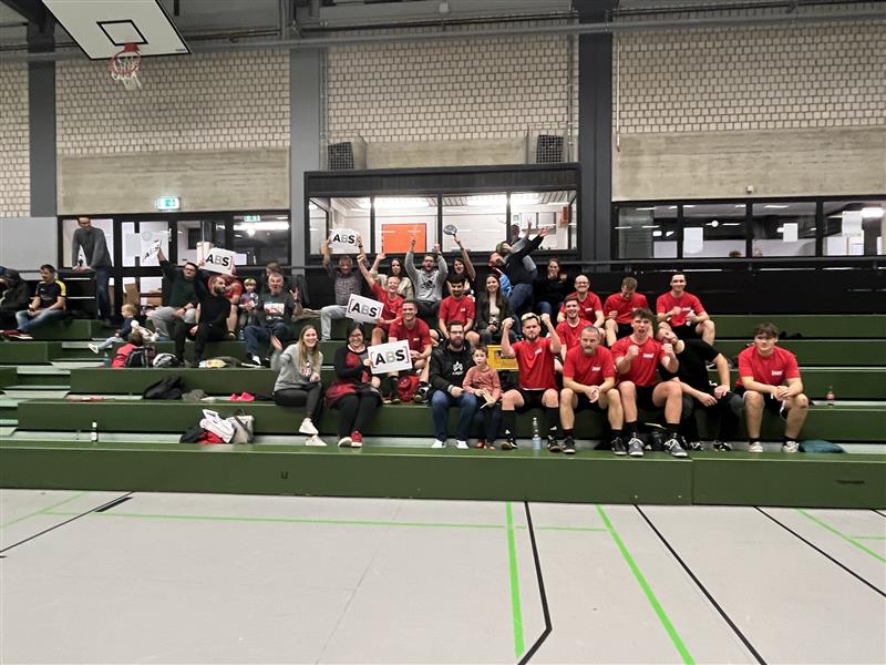 Für den Sieg hat es leider nicht gereicht, der Stimmung hat es jedoch keinen Abbruch getan! ⚽️👏🏼
Danke an unsere Fans für eure Unterstützung!

#stmartinsturnier #kevelaer #fussi #nächstesjahrwieder