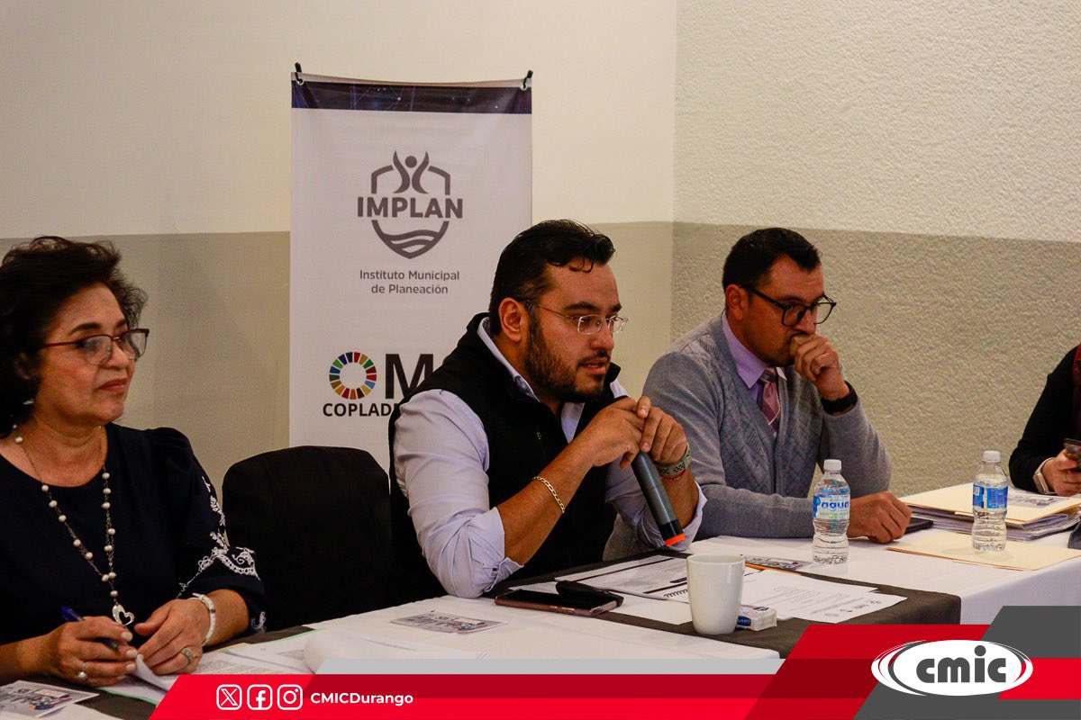 cmicdurango's tweet photo. Nuestro presidente el Arq. @montelongo_raul, estuvo presente en la Sesión Ordinaria del #COPLADEM, a cargo del C.P. @ObielDgo, Director del @IMPLANDGO, para dar continuidad a los avances y propuestas del Programa Municipal de Obra Pública 2023 #PAOP2023. https://t.co/nBqxKMZUx6