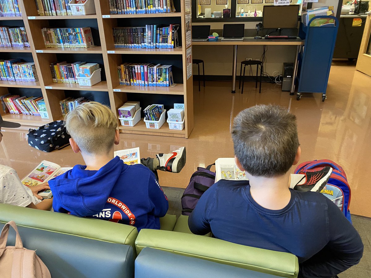 alapointe_'s tweet image. D.E.A.R fun at Katzie today. Happy @CdnSchoolLibrar Day! We ❤️🧡💛💚💙💜 our Teacher Librarians @vansanten_c and @Alexatheteacher and our Library Learning Commons #sd36tl