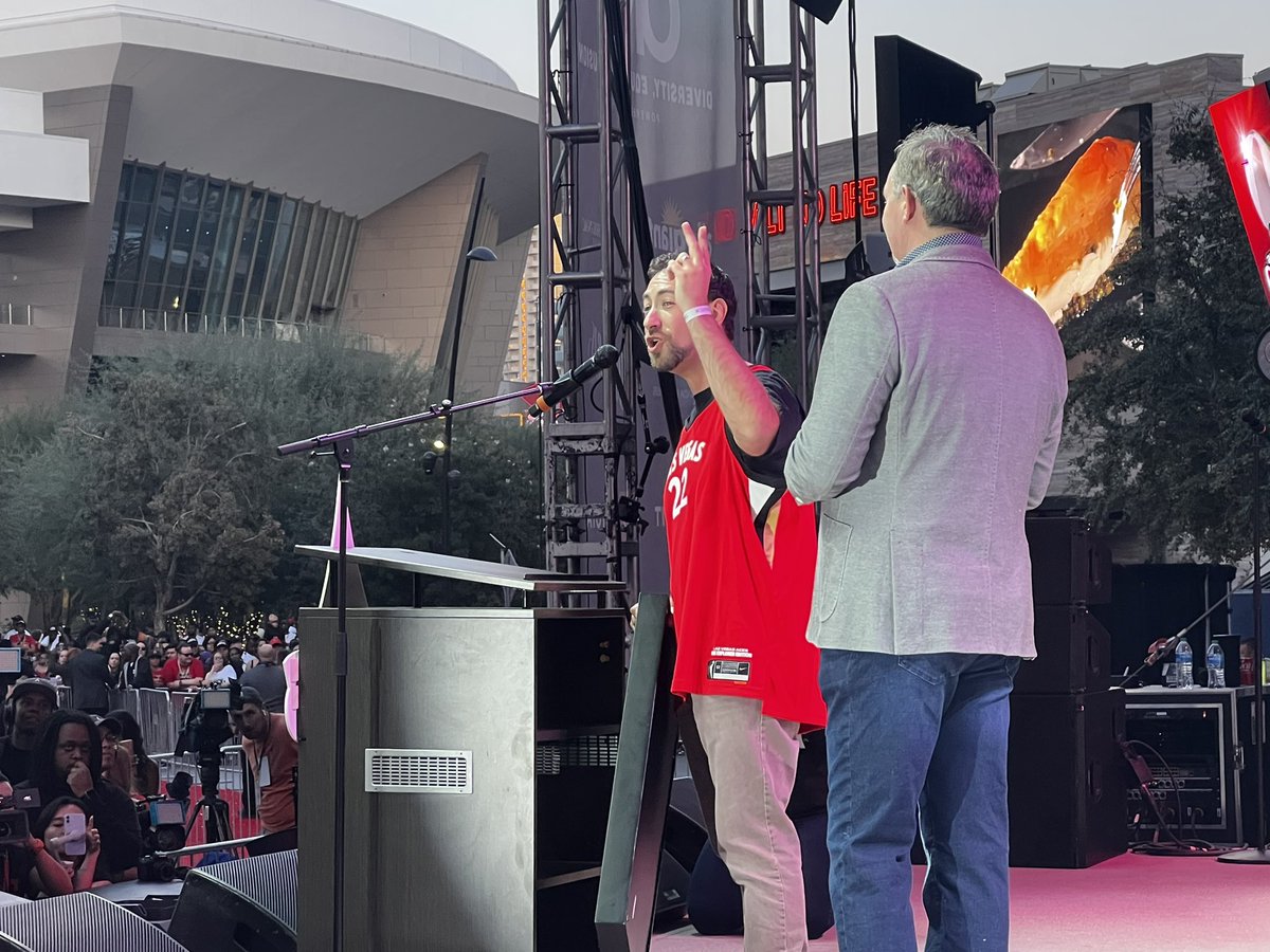 ClarkCountyNV's tweet photo. Showing the @LVAces all the love they deserve and more. Cmsrs. @michaelnaft and @rossjmiller congratulating the Back-To-Back @wnba champs and presenting them the Key to the Las #Vegas Strip.

#RaiseTheStakes ♦️🖤 https://t.co/xD5vtoqh0y