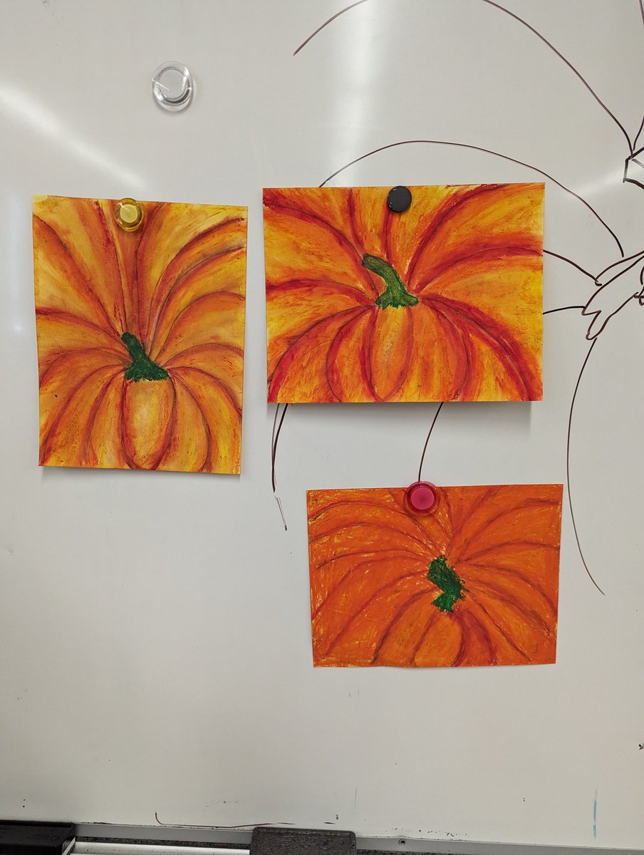 JLLundy4's tweet photo. Ask me about.... 🍂 Exploring the beauty of fall from a top-down perspective in my pumpkin artwork. #Impressive 🎃🍁 #AutumnInspiration #FallHues https://t.co/jrBfNJ5kfS