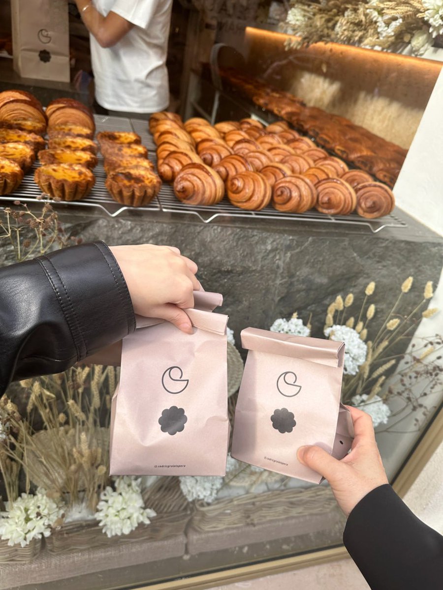 RodeLipb's tweet image. Food is the only thing you can’t live up to. While you are busy in life, don’t forget poetry and the distance.