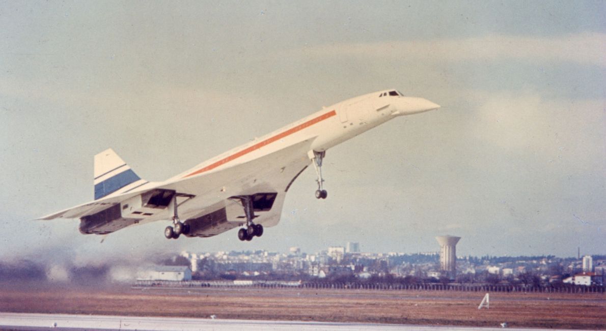 KilasMasa's tweet photo. Jet supersonik Concorde melakukan penerbangan komersial terakhirnya dari Bandara Internasional John F. Kennedy di Kota New York ke Bandara Heathrow London pada tanggal 24 Oktober 2003 https://t.co/3br8j4pOnN