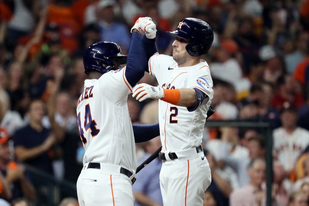 3ra° entrada | ¡Los Astros siguen en pie de lucha!
👉🏼Home Run - Odalis Garcia 
👉🏼Home Run - Alex Bregman 
🔵 TEXAS RANGERS 4 - 2 HOUSTON ASTROS 🟠 @astros