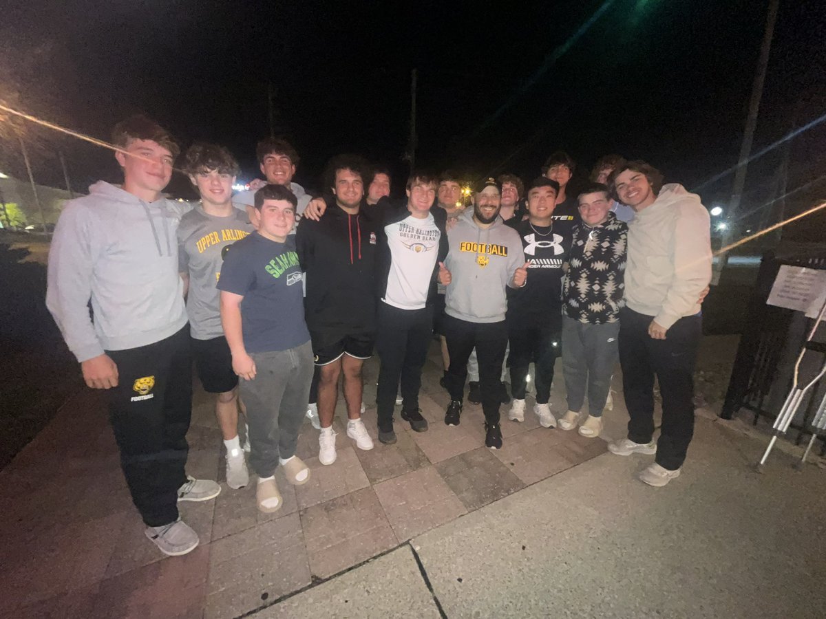 CoachV_Football's tweet photo. First defensive line wing night at UA was a huge success. 16 of my extra Sons out to dinner on a Monday after practice. A close unit is a unit that will play hard. And this group has contributed to 6 points total in the final 3 games of the season. #BearsDefLine π€π½π https://t.co/n0Wg9SOtTg