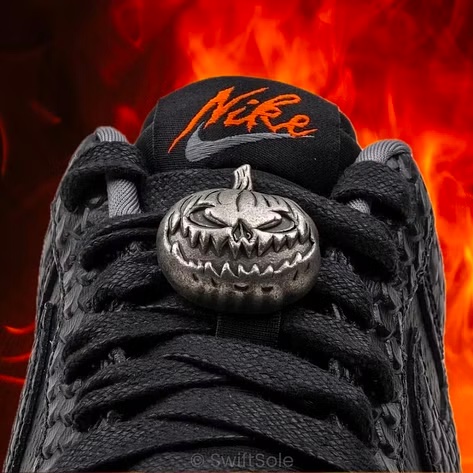 sneakerhuddle's tweet photo. TOMORROW ⚡️
Ad: Nike Air Force 1 Low 'Halloween'

Finish Line
https://t.co/wBWruM60r9

JD Sports
https://t.co/HHeAQ7Ay8x

Shiekh
https://t.co/YHTHnyov0p https://t.co/vmQuD8pPE5