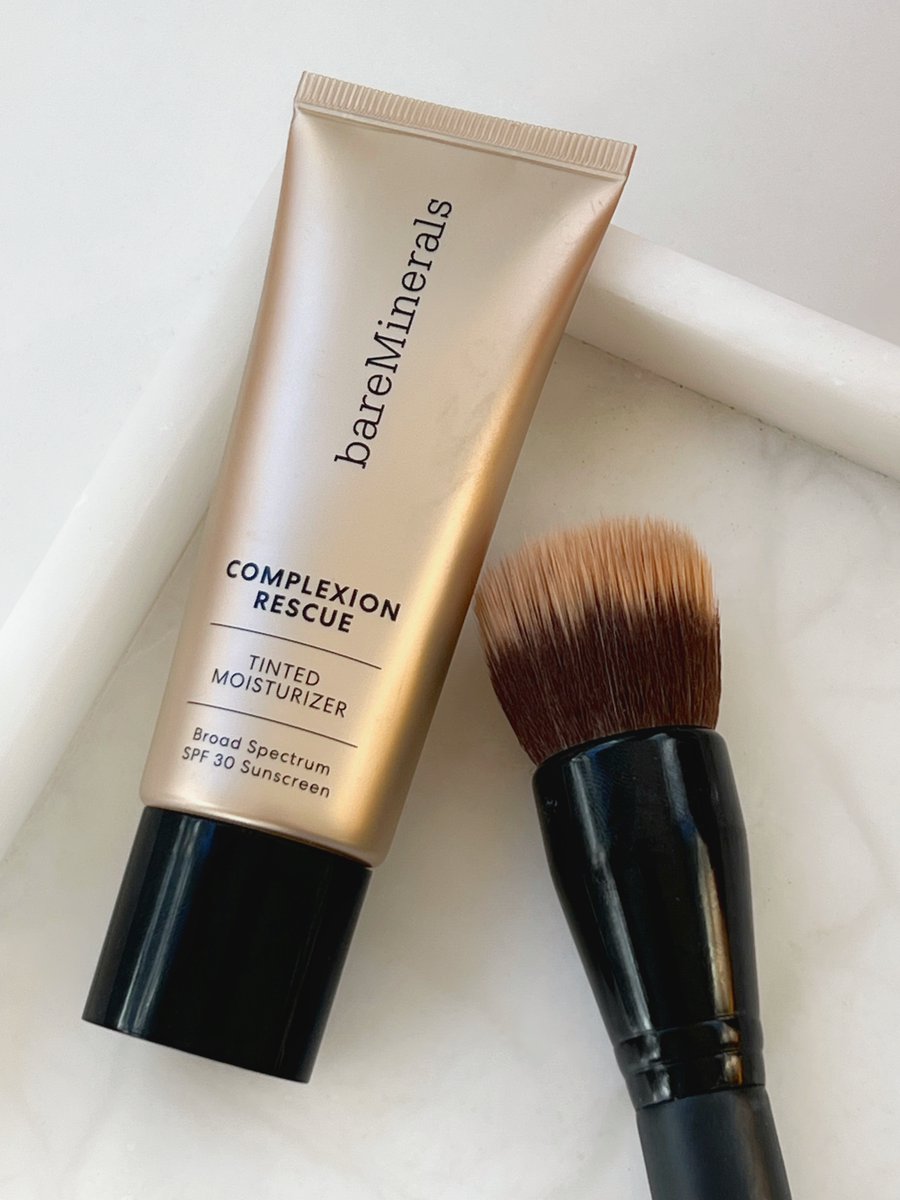 .@bareminerals Complexion Rescue - This is a true tinted moisturizer that doesn’t cake in pores or settle in fine lines.  carlydelacorte.com/blog/bare-mine…… #mineralmakeup #beautyover50