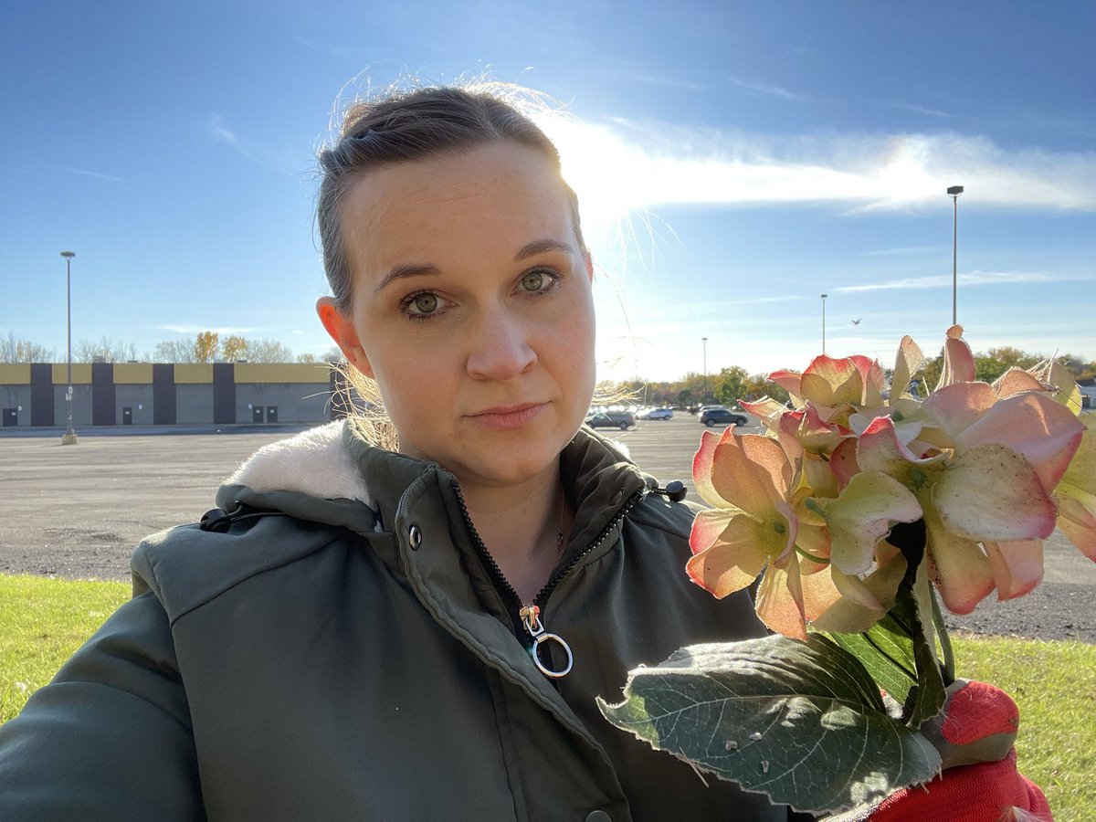 mrsdrury205's tweet photo. Webster Thomas Earth Club and Color Webster Green picked up trash at the AMC movie theater parking lot and woods. We filled over 8 bags of trash and have a lot more work to do in the future. Found some fake flowers in the woods… @EarthWebster @ThomasTitans https://t.co/7uAbrqN3fi