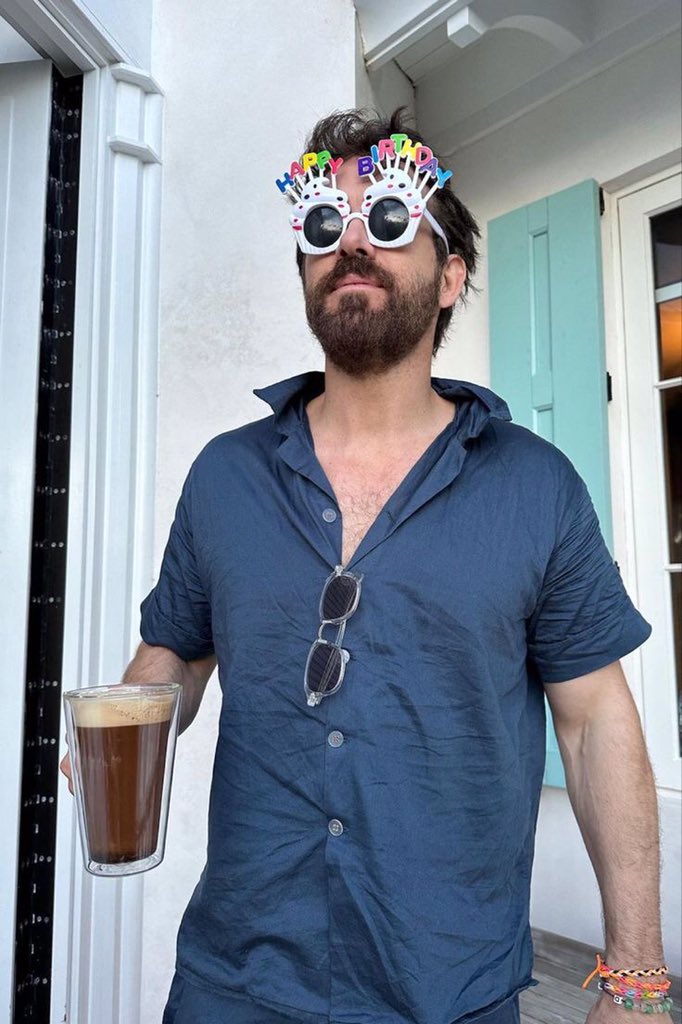 Happy Birthday @VancityReynolds https://t.co/XtOF09ut7p