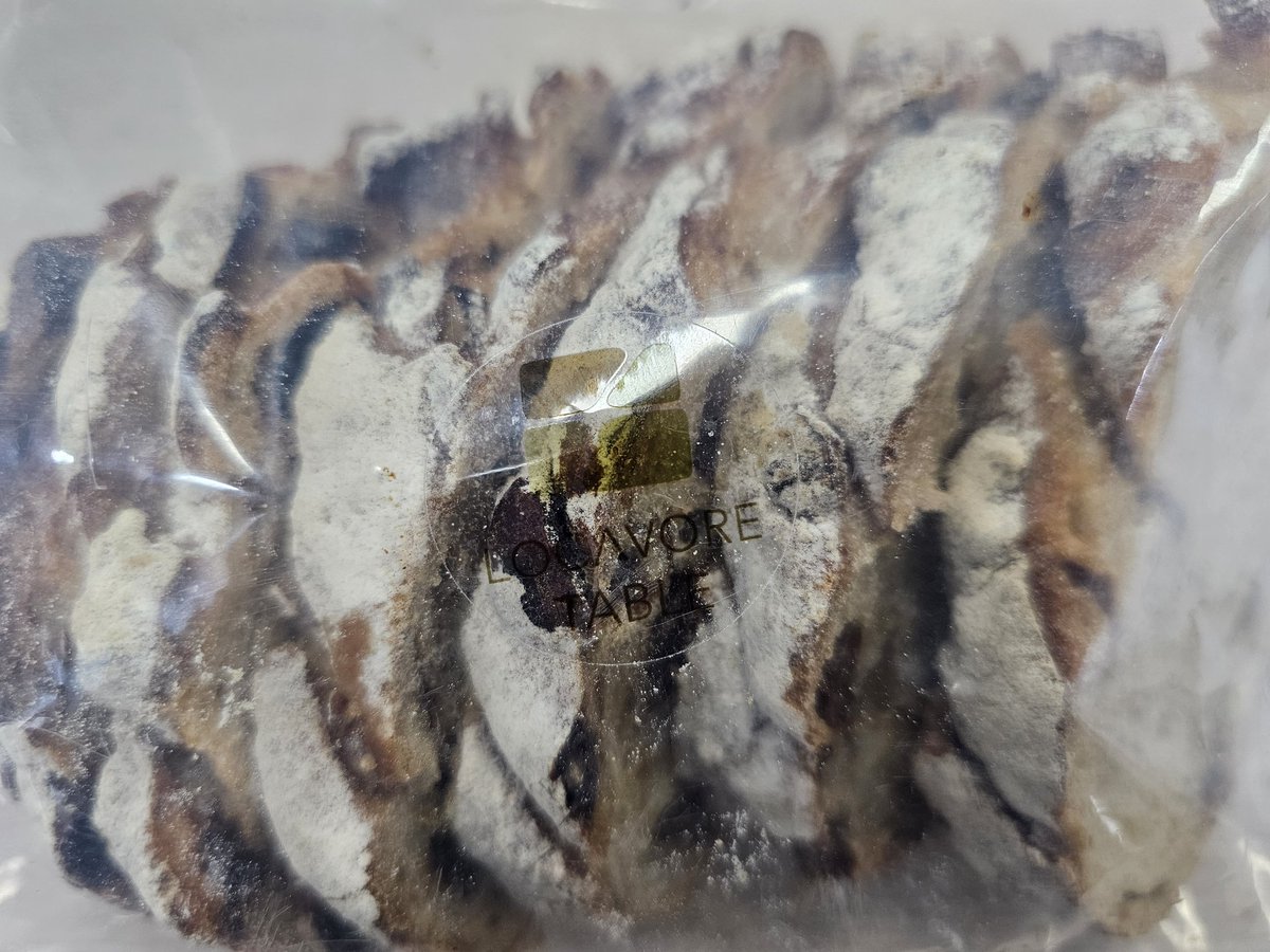 LucyMints's tweet image. 로카보어 테이블이라고 롯데백화점 1층에 이리저리 생기는 것 같아서 빵을 사 봤습니다. 건강빵 느낌인데 맛있어요. 

#로카보어테이블 #로카보어 #locavore #locavoretable