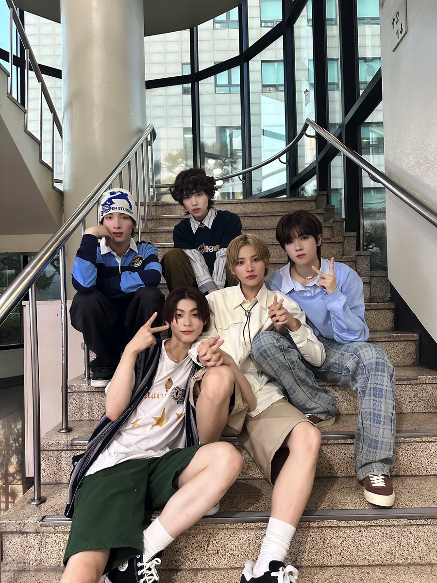 NapatPatcharak1's tweet photo. กลับมาติ่งจนได้หลังจากหายไปด้วยหน้าที่ต่างๆตามดูน้อง Yorch จาก Trainee A แบบเงียบๆอยากให้เด็กไทยประสบความสำเร็จ จนมาได้เป็นวง POW ดูไปดูมา หลงรักทั้งวงเลยเด็กๆน่ารักที่สุดเลยครับ ไปให้สูง ไปให้ไกล มัมหมีจะ เป็นกำลังใจและรอดูความสำเร็จพวกหนูครับ  #POW_GRID #POW1st_inThailand #POW https://t.co/hrqmhkdk4b