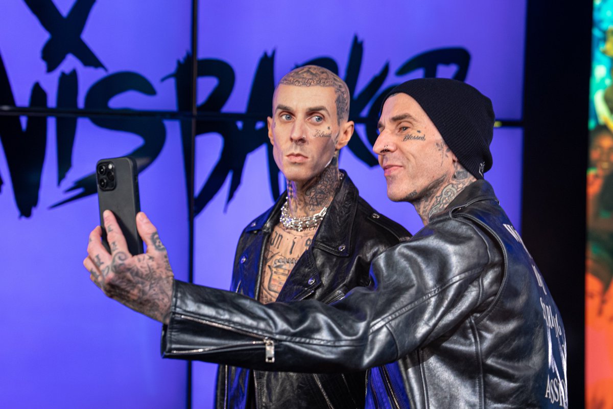 .@TravisBarker poses with his Madame Tussauds wax figure.