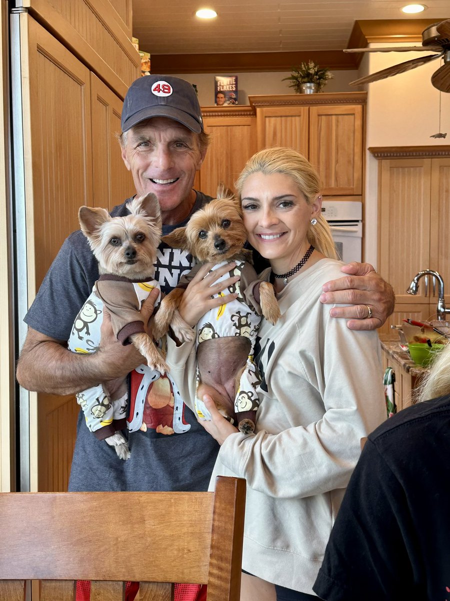 DougFlutie's tweet photo. Figured I’d pick up a new hobby this year… why not? Appreciate all the bday wishes everyone!🎈🎂🎸 https://t.co/QlA6D7738E