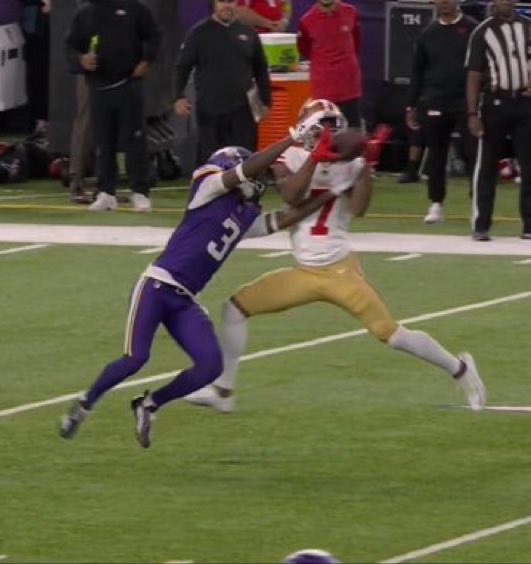 asiddiqui15's tweet photo. What if I told you this was a touchdown instead of an interception? #vikings https://t.co/je3xHrsqsC