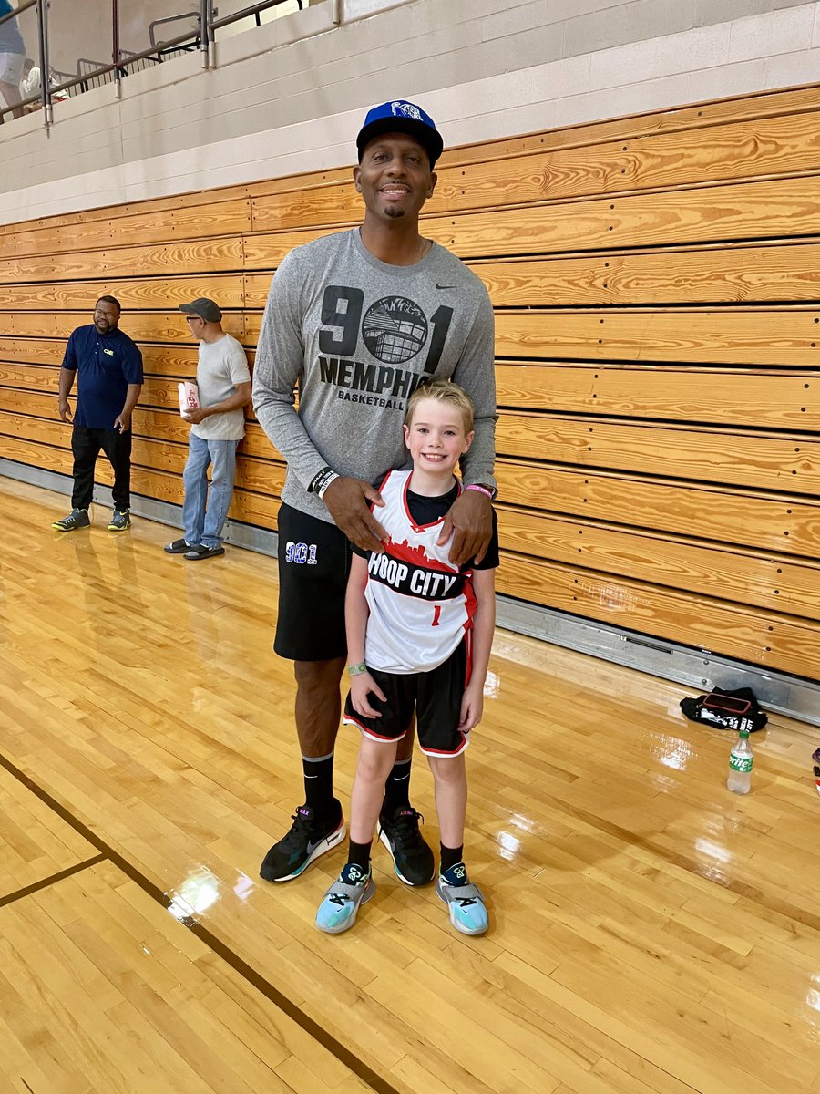 Special guest tonight at Cannonball’s game. Says a lot about @Iam1Cent that he’d make the time to come out to watch a 3rd/4th grade 🏀 game. Coach made the win much more memorable.