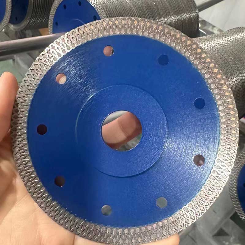 chinasawblade's tweet image. Diamond Saw Blade with raised hub design for Cutting Porcelain, Tiles, Granite, Marble, Ceramics #diamondsawblade #porcelainsawblade