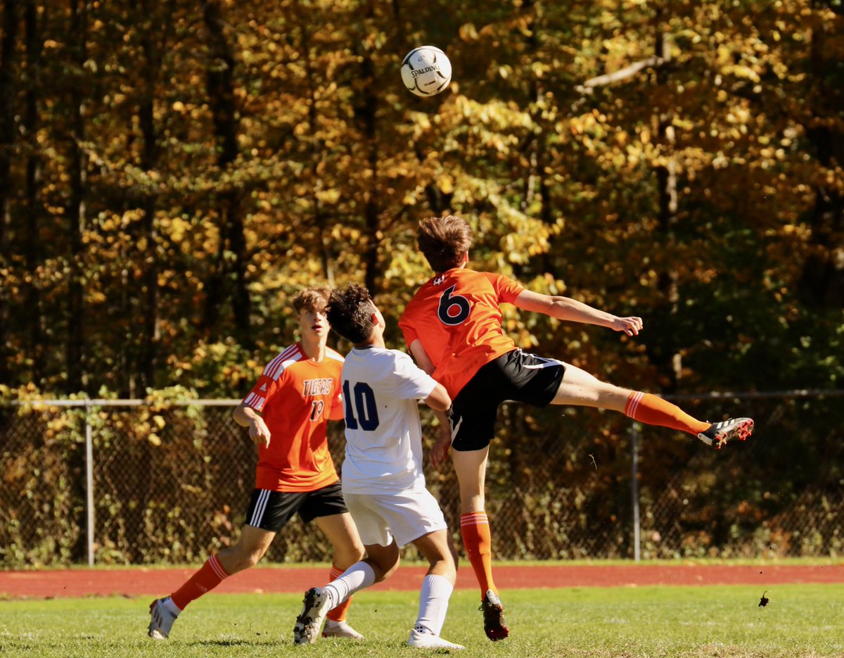CrotonAthletics's tweet image. Boys Soccer ⚽️ Quarters Stats: Croton over Bronxville 1-0. Locked at 0-0, Gavin Cunningham scored a header off a free kick from Jordan Gould with 18:06 remaining!Superman Cole Cross had 4 unreal saves in the goal. This team is quick, talented, &amp;amp; still hungry. 🧀🐅@lohudsports