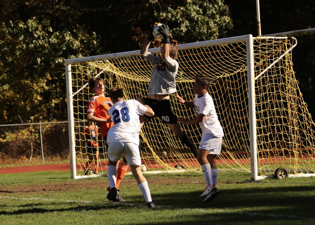 CrotonAthletics's tweet image. Boys Soccer ⚽️ Quarters Stats: Croton over Bronxville 1-0. Locked at 0-0, Gavin Cunningham scored a header off a free kick from Jordan Gould with 18:06 remaining!Superman Cole Cross had 4 unreal saves in the goal. This team is quick, talented, &amp;amp; still hungry. 🧀🐅@lohudsports