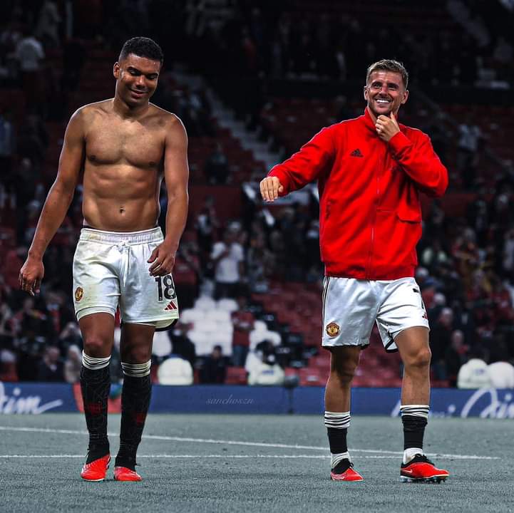 hugoknowball's tweet photo. 🚨🚨 OFFICIAL: We will be streaming Manchester United vs Copenhagen in the champions league LIVE and HD exactly 5 mins before kickoff. Simply follow me, rt and comment for the link. https://t.co/R50KhW2cWp