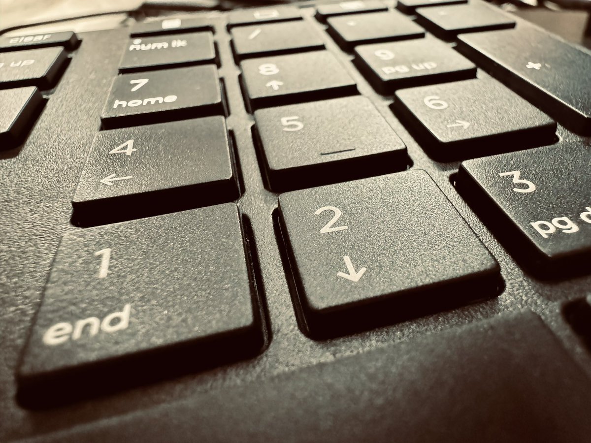 chojema's tweet image. #keyboard #computerkeyboard #numberpad #키보드 #자판 #컴퓨터키보드 #컴퓨터자판 #shotoniphone
