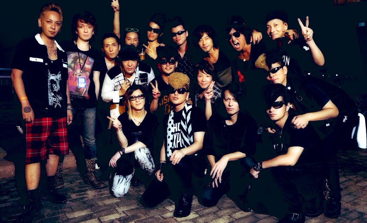 BUCK-TICK・櫻井敦司さんの訃報。今この胸に渦巻く想いを、どうしても言葉にする事が出来ない。とても、とても苦しい。ただ一つだけ。敢えて誤解を恐れずに言うならば、彼は最後までステージの上で生き続け、その死の直前までスポットライトを浴びた、真のロックヒーローだった。こんな事、誰が真似で
