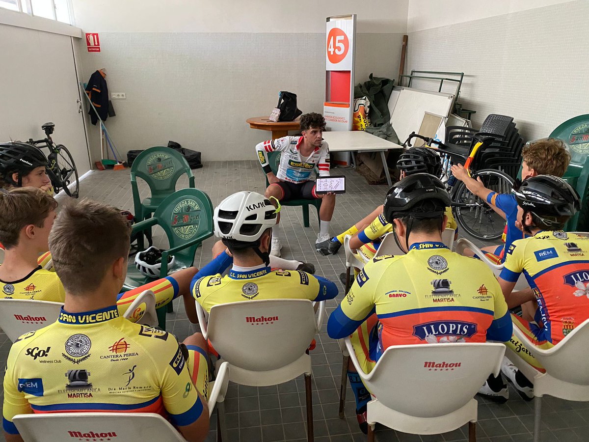 Raúl Granados, Joel Villaverde, Jaime Murcia y Aarón Pérez toman las riendas del equipo cadete del Club Ciclista San Vicente
<a href="/CCSVLlopis/">CC San Vicente</a>
<a href="/Raulgranados99/">Raul✖️</a>
<a href="/villaverde_joel/">Joel Villaverde</a> <a href="/Aaronper_/">Aarón🇪🇸</a> <a href="/jaimeemurcia_/">jaime🪢</a> <a href="/fciclismocv/">fccv</a>
alicanteconelplatogrande.com/2023/10/24/rau…