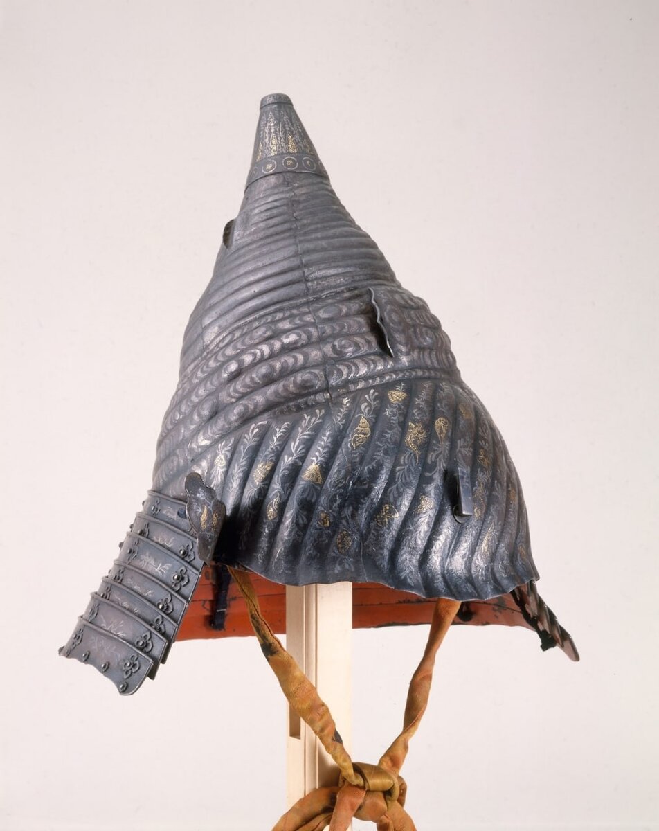 Шлем в виде морской раковины. Япония, 17 век.