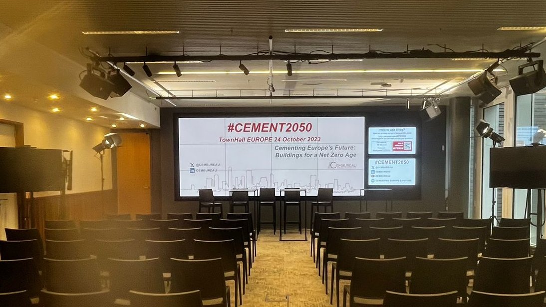 🚀 Starting in 1 hour! Join our annual conference focusing on #decarbonisation of European buildings &amp; boosting #circularity in construction. 🛠️ #CEMENT2050
🕙 10:00 AM CEST - Watch live: youtube.com/watch?v=GL4Fhg…