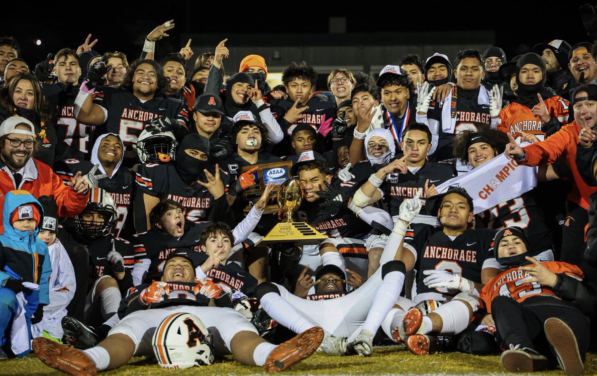 The Brotherhood of this team is greater beyond measure 🙏🏾... Blessed Season with my guys! Love my Seniors❤️ 
Full-Season Highlights coming real soon 🦅 <a href="/Timbothy_Davis/">🏂Timbo B. Davis 🏈</a> <a href="/CoachNavarro907/">Alex Navarro</a> <a href="/D3vincollins/">Devin collins</a> #OneEagle #Brotherhood