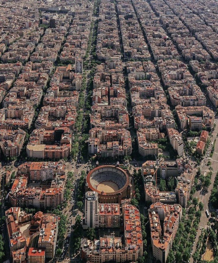 instablog9ja's tweet photo. Town planning at its peak. Barcelona, Spain https://t.co/QWXqT5vRND