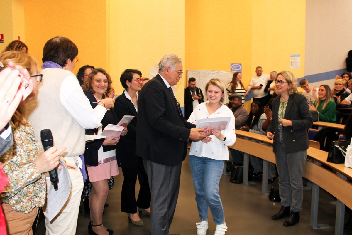 ch_compiegne's tweet photo. Retour sur la remise des diplômes pour les 156 apprenants de l'IFSI-IFAS du 20 oct, en présence de @CatherineLatger, directrice du CHICN, Gaëtane Fay, directrice des instituts de formation et des élus du territoire. 
Félicitations à tous les diplômés ! https://t.co/5S0K25iGaR