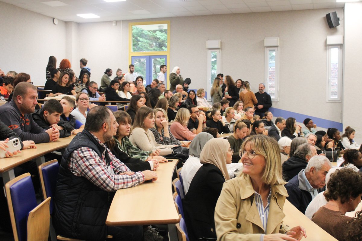 ch_compiegne's tweet photo. Retour sur la remise des diplômes pour les 156 apprenants de l'IFSI-IFAS du 20 oct, en présence de @CatherineLatger, directrice du CHICN, Gaëtane Fay, directrice des instituts de formation et des élus du territoire. 
Félicitations à tous les diplômés ! https://t.co/5S0K25iGaR