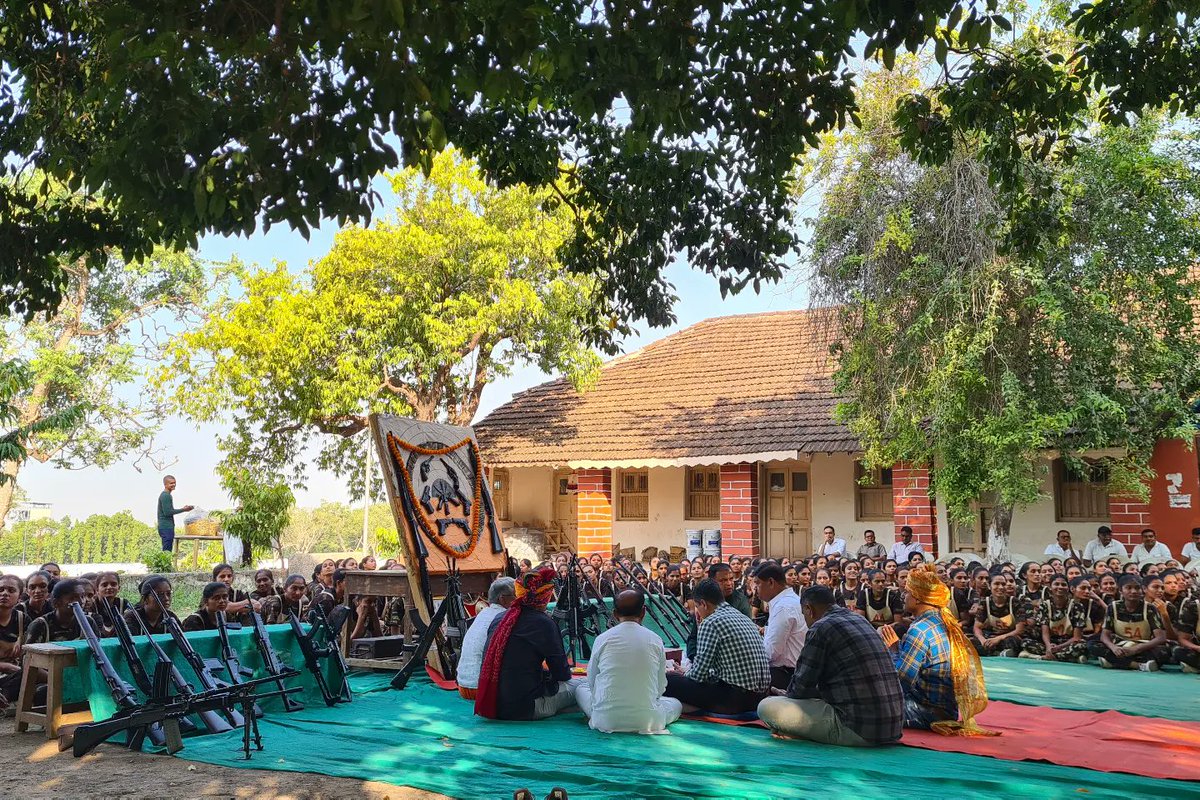 આજરોજ દશેરાના તહેવારને અનુરૂપ પી.ટી.સી. કેમ્પસમાં શસ્ત્રપૂજન તથા અશ્ર્વપૂજન કરવામાં આવ્યું

<a href="/sanghaviharsh/">Harsh Sanghavi</a>
<a href="/VikasSahayIPS/">Vikas Sahay, IPS (Retd)</a>
<a href="/GujaratPolice/">Gujarat Police</a>
@IGP_JND_Range
<a href="/SP_Junagadh/">SP Junagadh</a>

#gujaratpolice