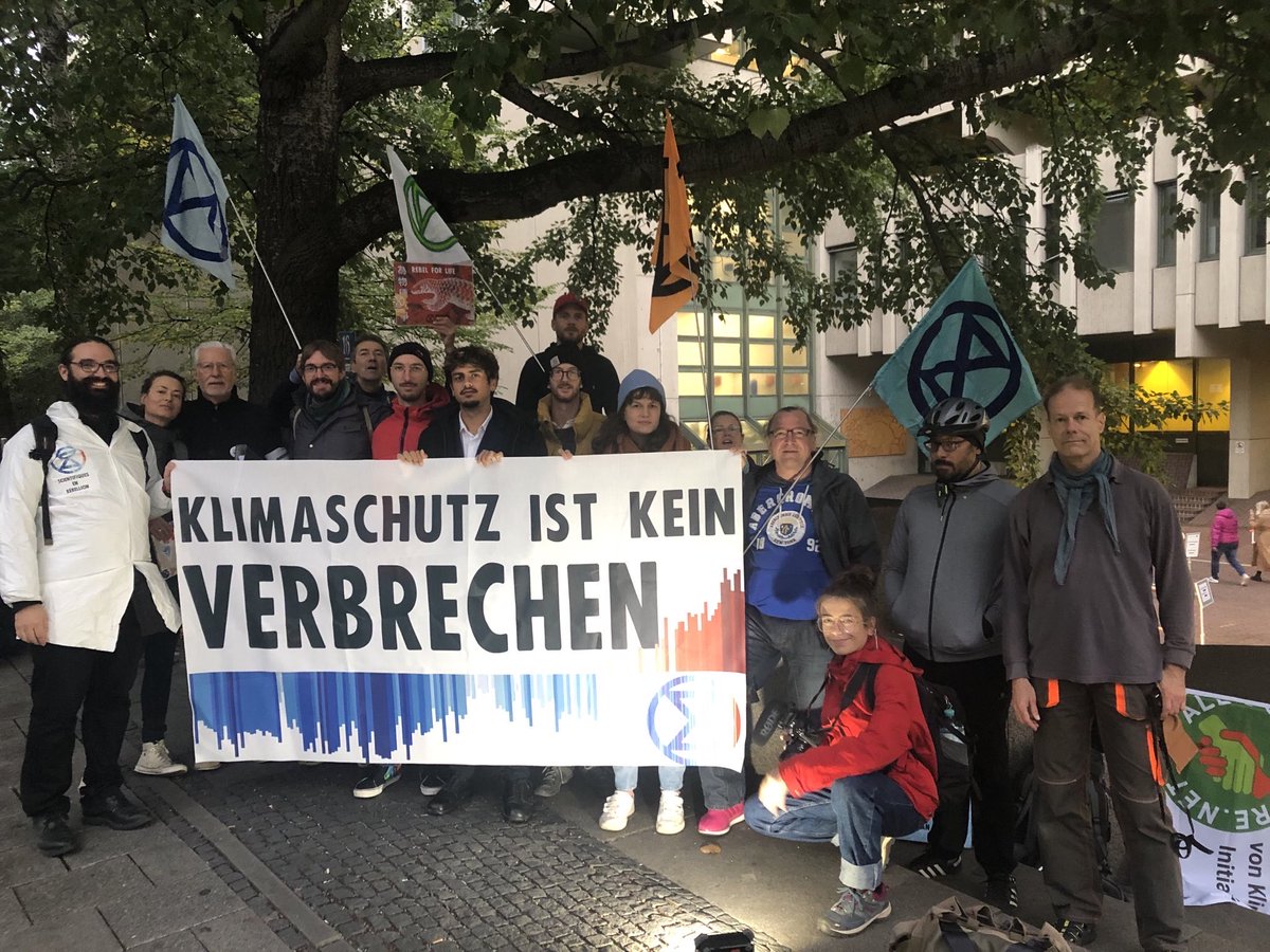 Scientists are being prosecuted in Munich for their peaceful actions against a world model that is committing ecocides! Support us at opencollective.com/scientist-rebe… #ScientistOnTrial
